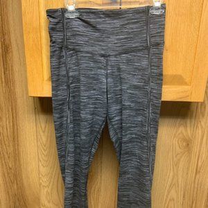 **5/$15** CHAMPION black space dye athletic capris / size L